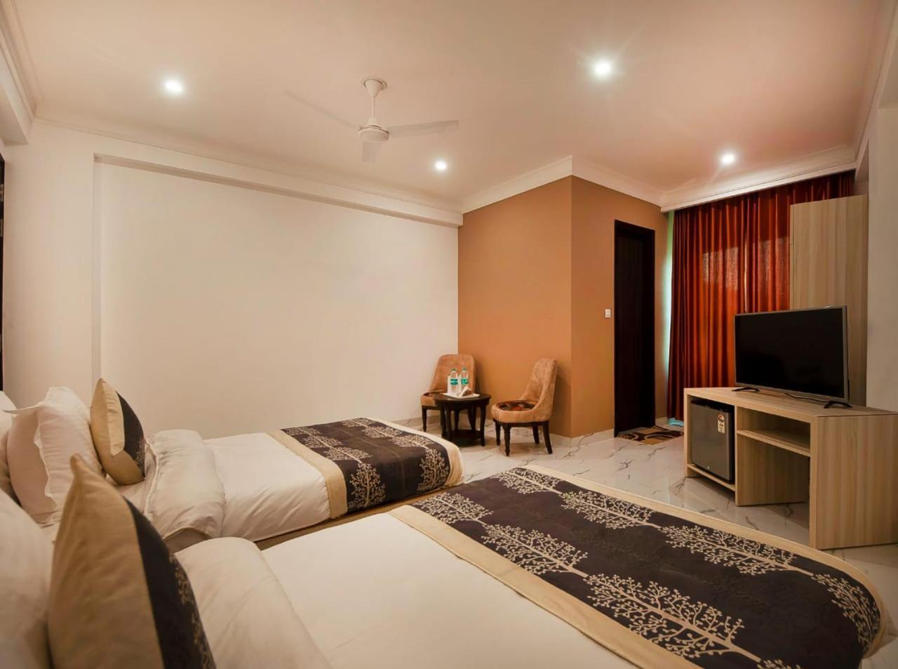 Hotel Almora Inn - Near By Delhi International Airport - With Free Airport Pickup And Drop New Delhi Exterior photo